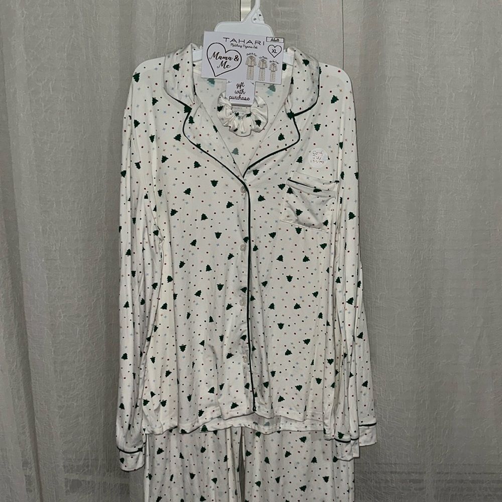 TAHARI L White Green Christmas Tree Notched Collar Long Sleeve Pants PJ Gift Set - Picture 2 of 5